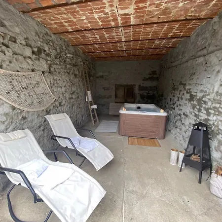 Cascina Liebe Con Idromassaggio Vila